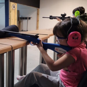 Dzieci na strzelnicy - czy dzieci mogą strzelać z broni palnej?